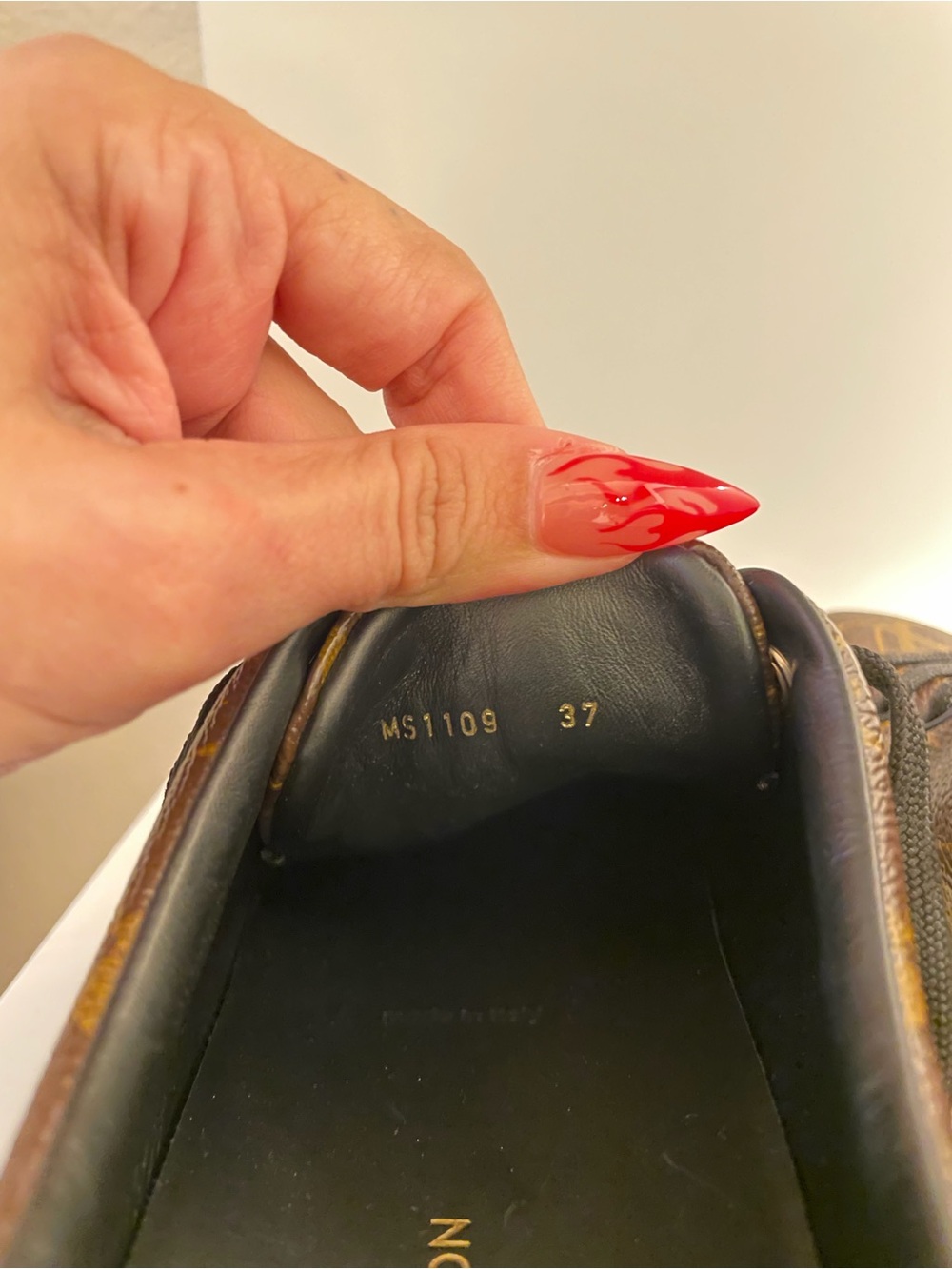 Louis Vuitton Frontrow Sneaker - Picture 10 of 10